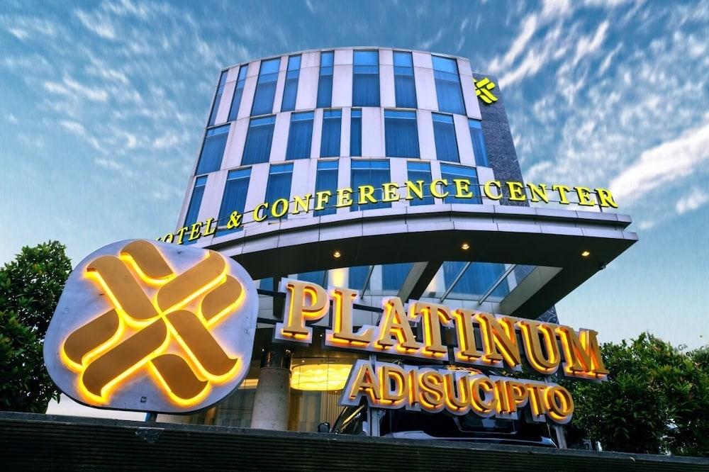 Kalasan Platinum Adisucipto Hotel & Conference Center מראה חיצוני תמונה