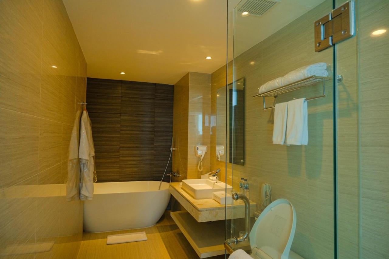 Kalasan Platinum Adisucipto Hotel & Conference Center מראה חיצוני תמונה