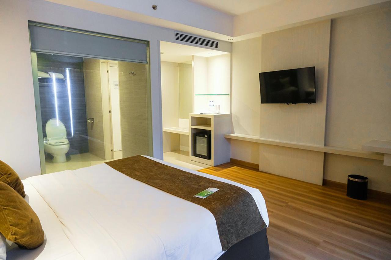 Kalasan Platinum Adisucipto Hotel & Conference Center מראה חיצוני תמונה