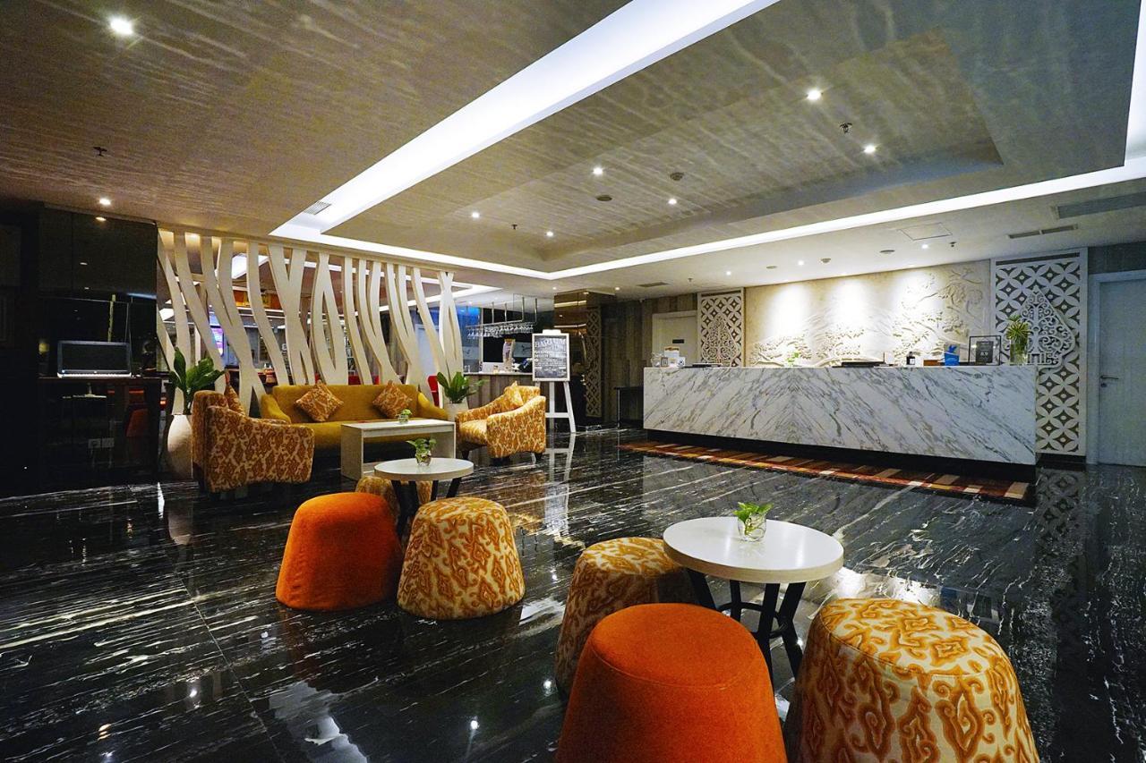Kalasan Platinum Adisucipto Hotel & Conference Center מראה חיצוני תמונה