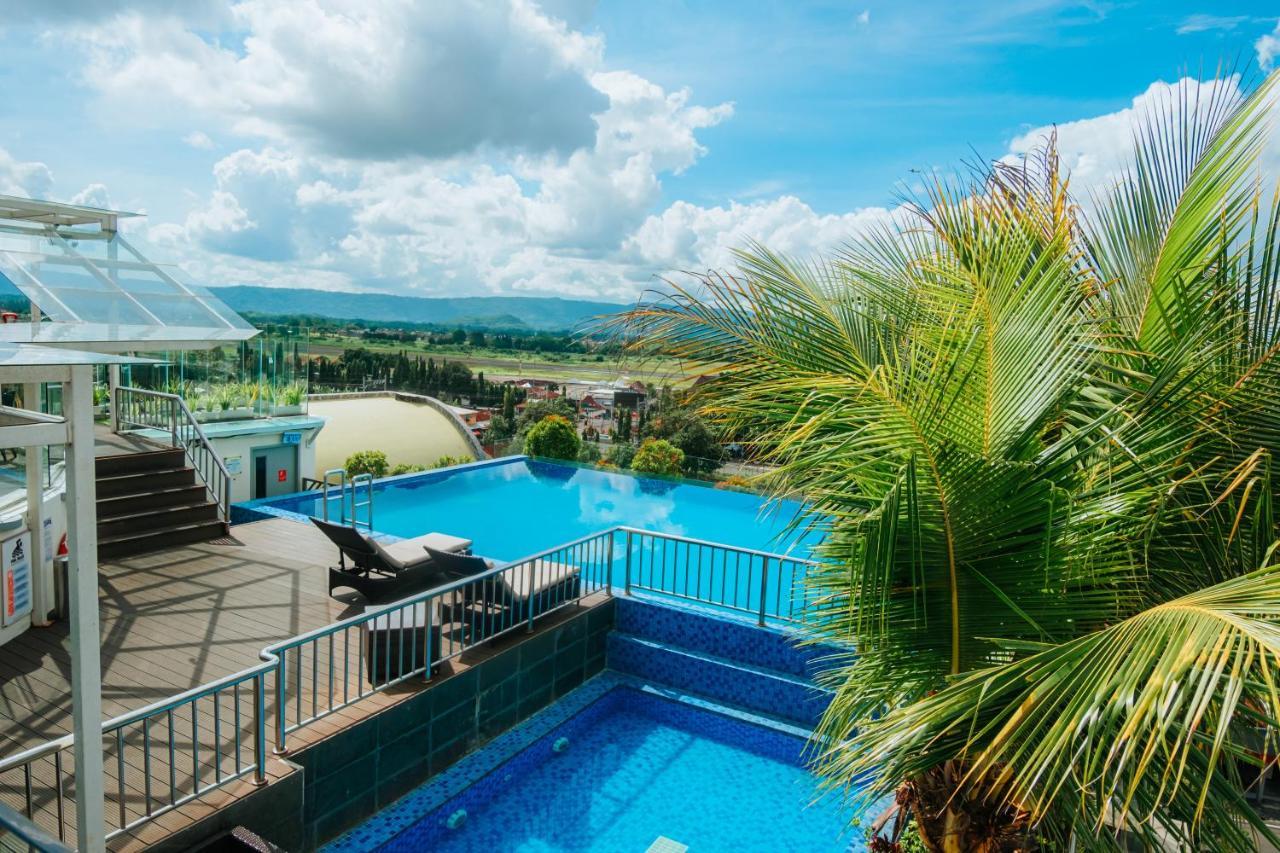 Kalasan Platinum Adisucipto Hotel & Conference Center מראה חיצוני תמונה