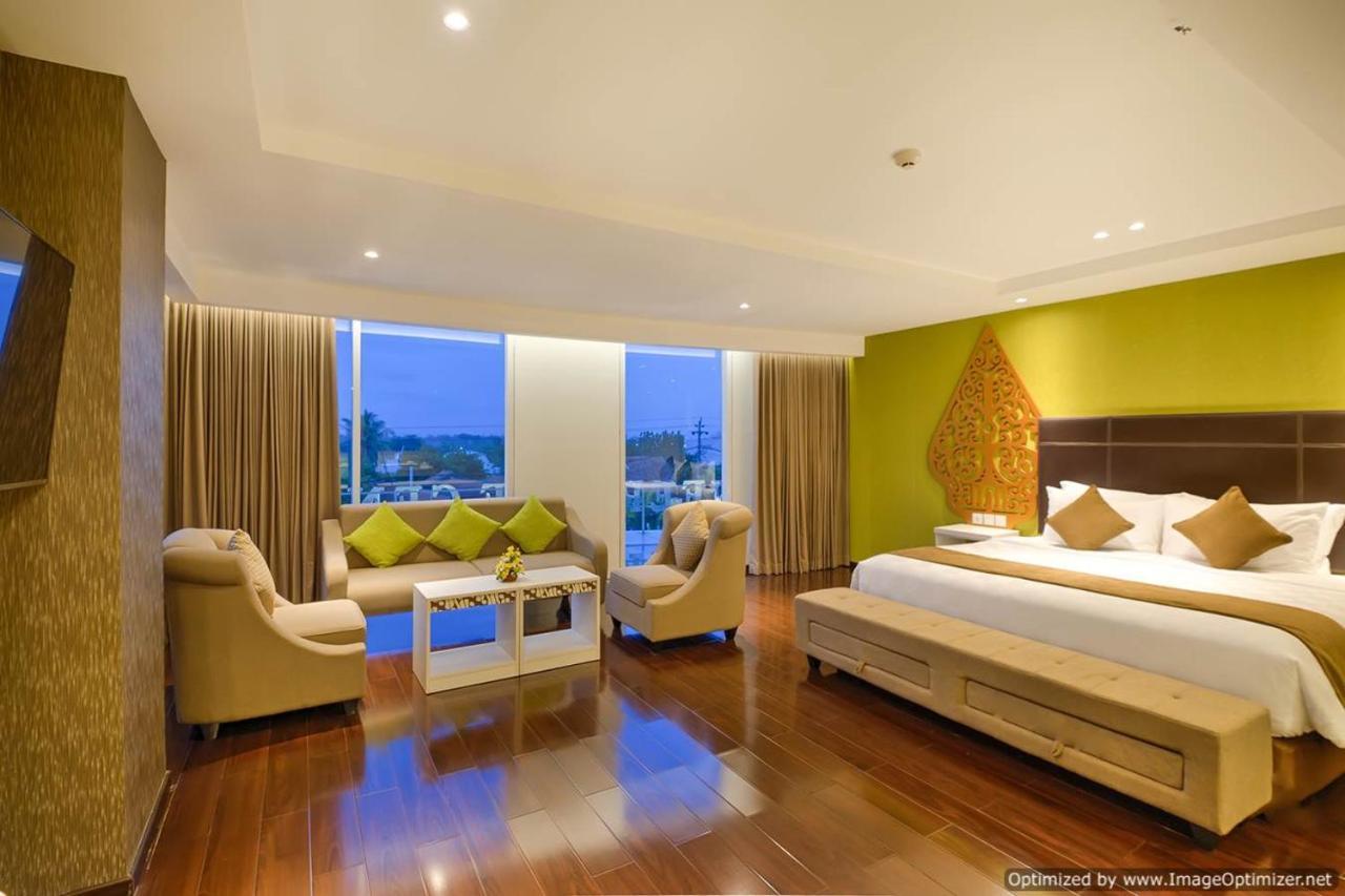 Kalasan Platinum Adisucipto Hotel & Conference Center מראה חיצוני תמונה