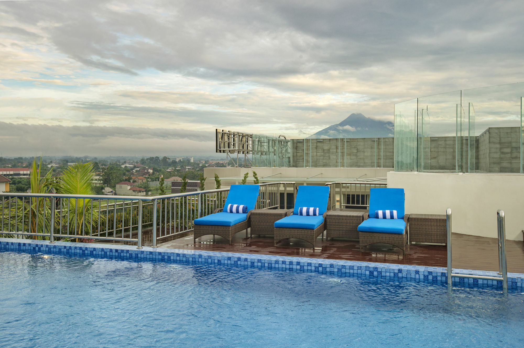 Kalasan Platinum Adisucipto Hotel & Conference Center מראה חיצוני תמונה