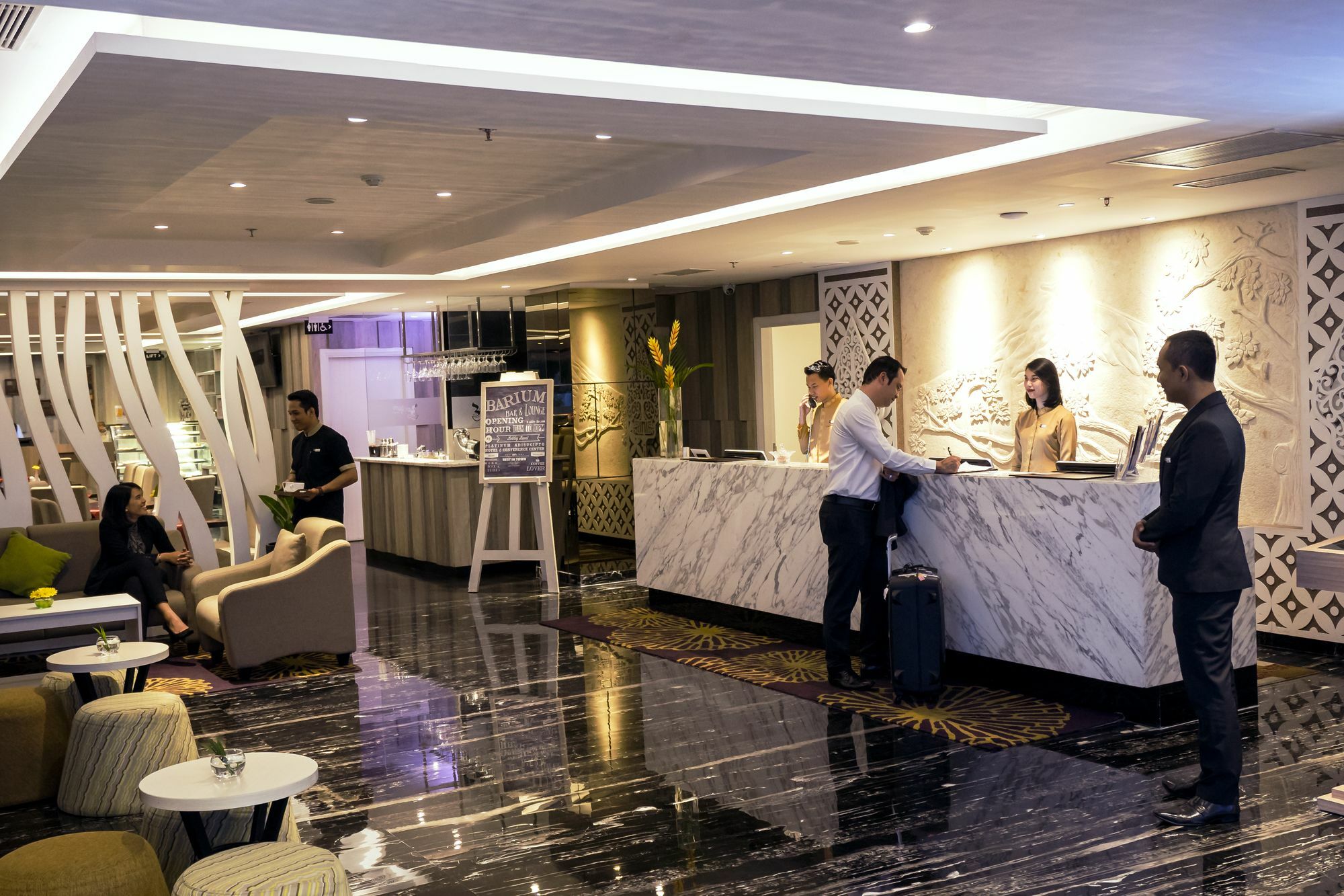 Kalasan Platinum Adisucipto Hotel & Conference Center מראה חיצוני תמונה