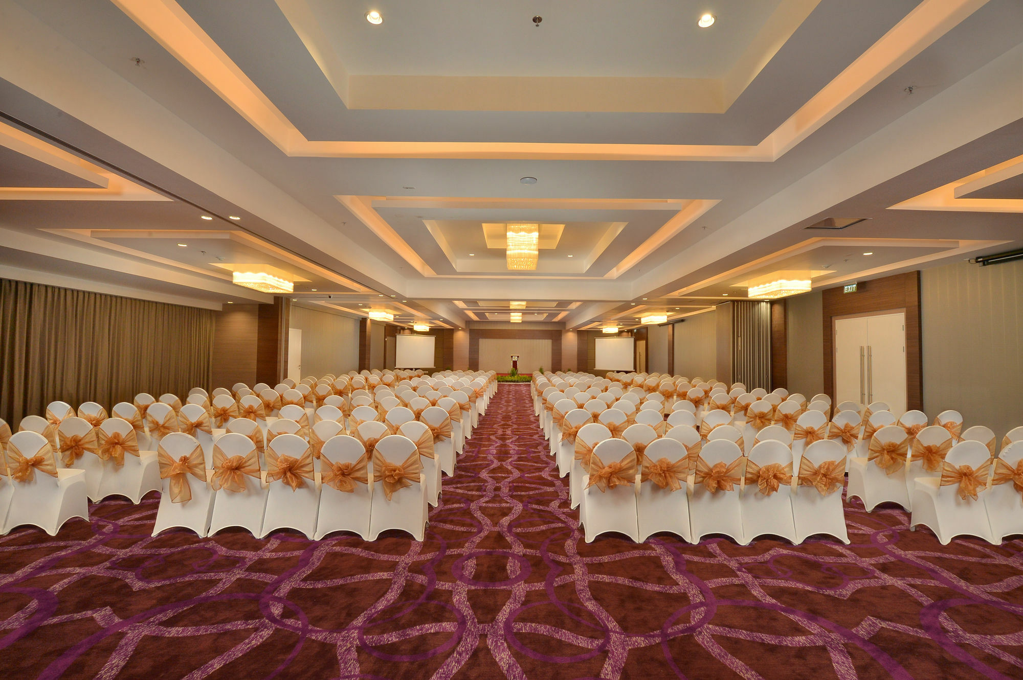Kalasan Platinum Adisucipto Hotel & Conference Center מראה חיצוני תמונה