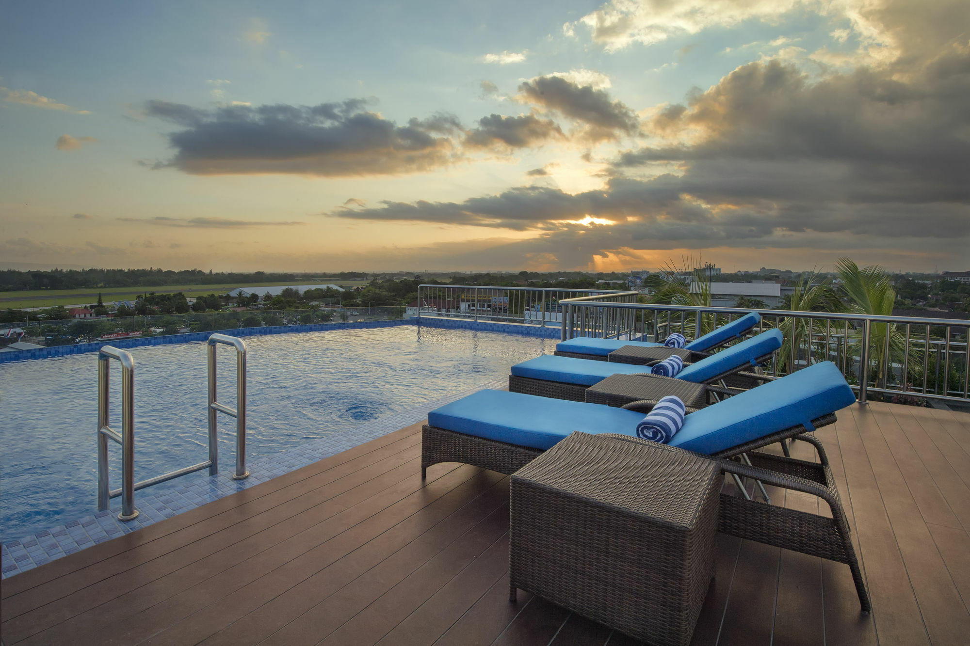 Kalasan Platinum Adisucipto Hotel & Conference Center מראה חיצוני תמונה